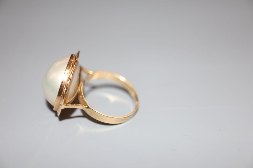 A 585 yellow metal and mabe pearl dress ring, size L, gross 5.2 grams.